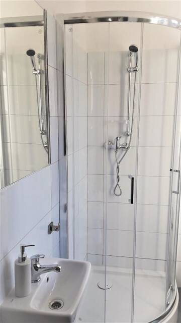 Фото номера Двухместный номер эконом-класса с 2 отдельными кроватями Апарт-отели Cracow Central Aparthotel г. Краков 3