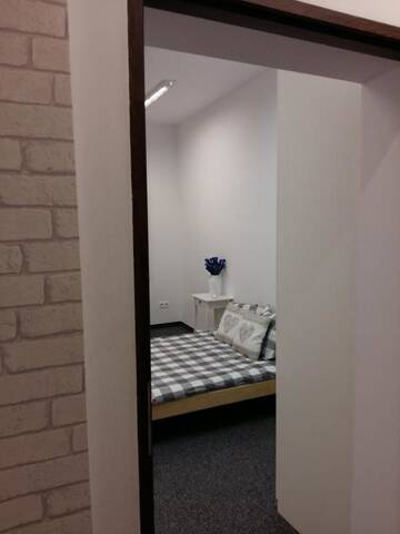 Фото номера Двухместный номер с 1 кроватью, вид на сад Хостелы Master Corner Guest Rooms г. Краков 30