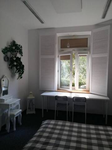 Фото номера Двухместный номер с 1 кроватью, вид на сад Хостелы Master Corner Guest Rooms г. Краков 37