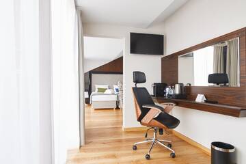 Фото номера Люкс Wawel с террасой и гидромассажной ванной Отель INX Design Hotel г. Краков 3