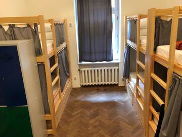 Фото номера Кровать в общем 6-местном номере для женщин Хостелы Bison Hostel г. Краков 2