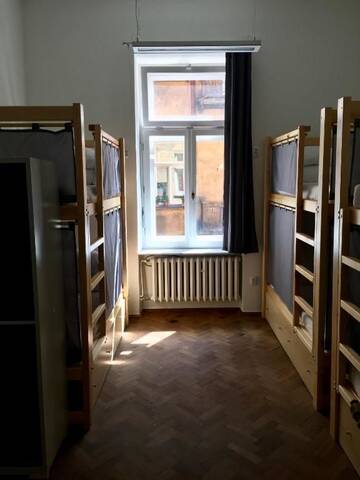 Фото номера Кровать в общем 6-местном номере для женщин Хостелы Bison Hostel г. Краков 3