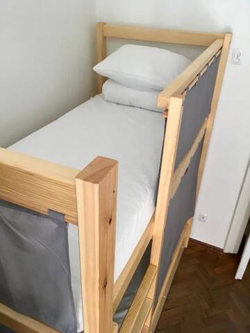 Фото номера Кровать в общем 6-местном номере для мужчин и женщин Хостелы Bison Hostel г. Краков 3