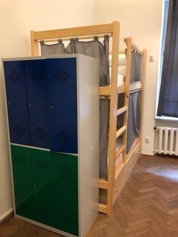 Фото номера Кровать в общем 6-местном номере для женщин Хостелы Bison Hostel г. Краков 4
