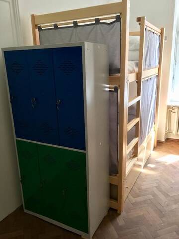 Фото номера Кровать в общем 6-местном номере для мужчин и женщин Хостелы Bison Hostel г. Краков 5