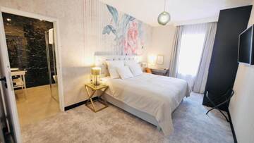 Фото номера Двухместный номер Делюкс с 1 кроватью Апарт-отели SZEWSKA 22 BOUTIQUE г. Краков 5