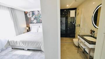 Фото номера Двухместный номер Делюкс с 1 кроватью Апарт-отели SZEWSKA 22 BOUTIQUE г. Краков 8
