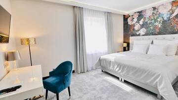 Фото номера Двухместный номер Делюкс с 1 кроватью Апарт-отели SZEWSKA 22 BOUTIQUE г. Краков 9