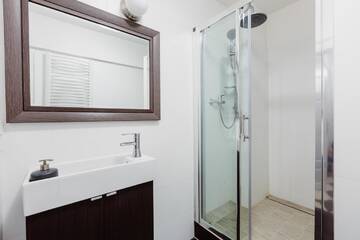 Фото номера Апартаменты с 3 спальнями Апартаменты Kings City - Zyblikiewicza Apartment г. Краков 22