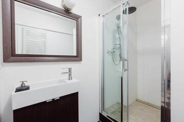 Фото номера Апартаменты с 3 спальнями Апартаменты Kings City - Zyblikiewicza Apartment г. Краков 30