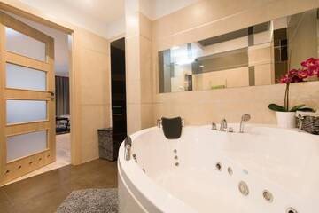 Фото номера Апартаменты с террасой Апартаменты Kings City - Skawińska Apartment г. Краков 75
