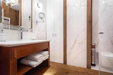 Фото номера Роскошные апартаменты с 1 спальней и террасой Апартаменты Diamonds Luxury Old Town Residence г. Краков 11
