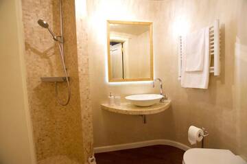 Фото номера Улучшенные апартаменты Апартаменты A11 Apartments &amp; SPA Dermique г. Краков 5