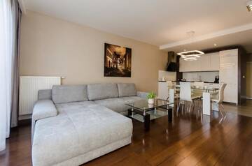 Фото номера Улучшенные апартаменты с 3 спальнями Апартаменты Old Town Luxury Apartment г. Краков 75