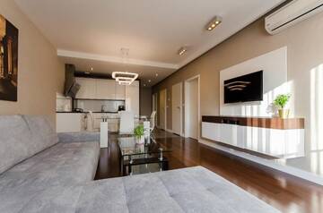 Фото номера Улучшенные апартаменты с 3 спальнями Апартаменты Old Town Luxury Apartment г. Краков 76