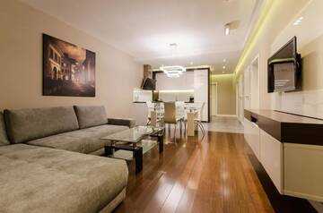 Фото номера Улучшенные апартаменты с 3 спальнями Апартаменты Old Town Luxury Apartment г. Краков 72