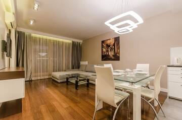 Фото номера Улучшенные апартаменты с 3 спальнями Апартаменты Old Town Luxury Apartment г. Краков 73