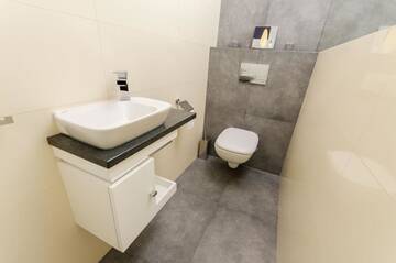 Фото номера Улучшенные апартаменты с 3 спальнями Апартаменты Old Town Luxury Apartment г. Краков 46
