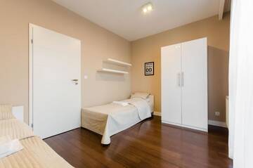 Фото номера Улучшенные апартаменты с 3 спальнями Апартаменты Old Town Luxury Apartment г. Краков 47
