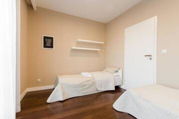 Фото номера Улучшенные апартаменты с 3 спальнями Апартаменты Old Town Luxury Apartment г. Краков 44