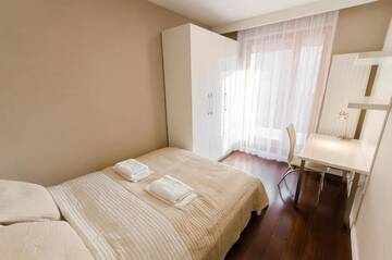Фото номера Улучшенные апартаменты с 3 спальнями Апартаменты Old Town Luxury Apartment г. Краков 50