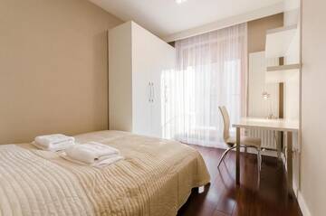 Фото номера Улучшенные апартаменты с 3 спальнями Апартаменты Old Town Luxury Apartment г. Краков 51