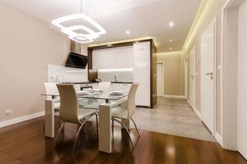 Фото номера Улучшенные апартаменты с 3 спальнями Апартаменты Old Town Luxury Apartment г. Краков 58
