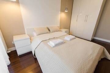 Фото номера Улучшенные апартаменты с 3 спальнями Апартаменты Old Town Luxury Apartment г. Краков 19