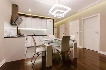 Фото номера Улучшенные апартаменты с 3 спальнями Апартаменты Old Town Luxury Apartment г. Краков 27