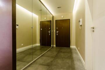 Фото номера Улучшенные апартаменты с 3 спальнями Апартаменты Old Town Luxury Apartment г. Краков 38