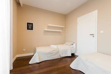 Фото номера Улучшенные апартаменты с 3 спальнями Апартаменты Old Town Luxury Apartment г. Краков 32