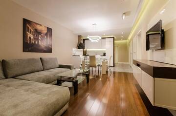 Фото номера Улучшенные апартаменты с 3 спальнями Апартаменты Old Town Luxury Apartment г. Краков 10