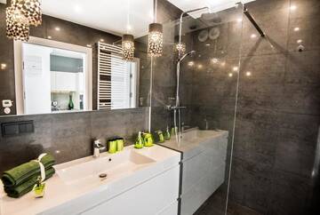 Фото номера Апартаменты с террасой Апартаменты Garden Apartment Cracow- Shopping Mall 1min, Underground Parking, Family Friendly, City Center г. Краков 13