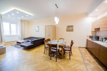 Фото номера Апартаменты с 3 спальнями и видом на город Апартаменты Market Square Residence г. Краков 52