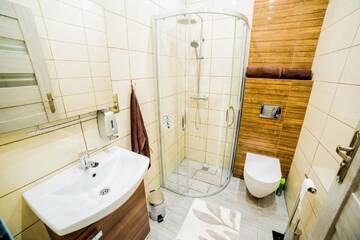 Фото номера Апартаменты с 3 спальнями и видом на город Апартаменты Market Square Residence г. Краков 11