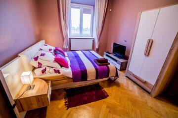 Фото номера Апартаменты с 3 спальнями и видом на город Апартаменты Market Square Residence г. Краков 25
