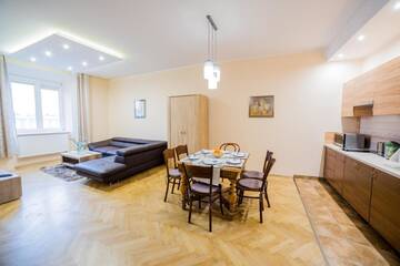 Фото номера Апартаменты с 3 спальнями и видом на город Апартаменты Market Square Residence г. Краков 22