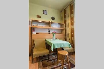Фото номера Апартаменты - 1-й этаж Апартаменты Feel The Old Socialist Style Apartment г. Краков 10