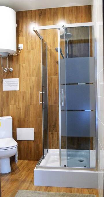 Фото номера Кровать в общем 6-местном номере для женщин Хостелы Ginger ApartHostel г. Краков 3