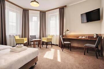 Фото номера Классический трехместный номер с видом на город Апарт-отели Daniel Griffin Aparthotel by Artery Hotels г. Краков 11