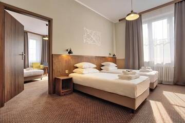 Фото номера Классический четырехместный номер с видом на город Апарт-отели Daniel Griffin Aparthotel by Artery Hotels г. Краков 6