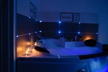 Фото Апартаменты Cracow Jacuzzi Apartments - White Room г. Краков 4