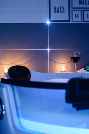 Фото номера Апартаменты Делюкс Апартаменты Cracow Jacuzzi Apartments - White Room г. Краков 39