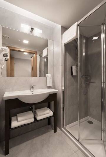 Фото номера Одноместный номер Отель Golden Tulip Krakow Kazimierz г. Краков 5