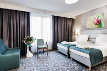 Фото номера Двухместный номер с 2 отдельными кроватями Отель Golden Tulip Krakow Kazimierz г. Краков 3