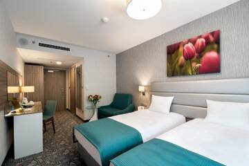 Фото номера Двухместный номер с 2 отдельными кроватями Отель Golden Tulip Krakow Kazimierz г. Краков 5