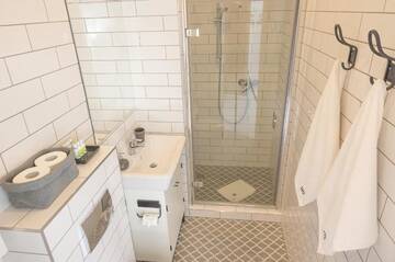 Фото номера Стандартный номер-студио Апартаменты Habitat Apartments г. Краков 12