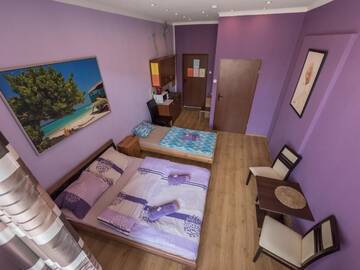Фото номера Трехместный номер «Комфорт» с душем Гостевой дом 70s Guest room г. Краков 8