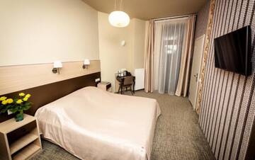 Фото номера Двухместный номер с 1 кроватью и собственной ванной комнатой Отель Hotel Kazimierz III г. Краков 10