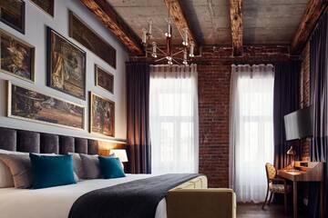 Фото номера Улучшенный номер для некурящих с 1 кроватью размера &quot;king-size&quot; Отель Hotel Indigo Krakow - Old Town г. Краков 5